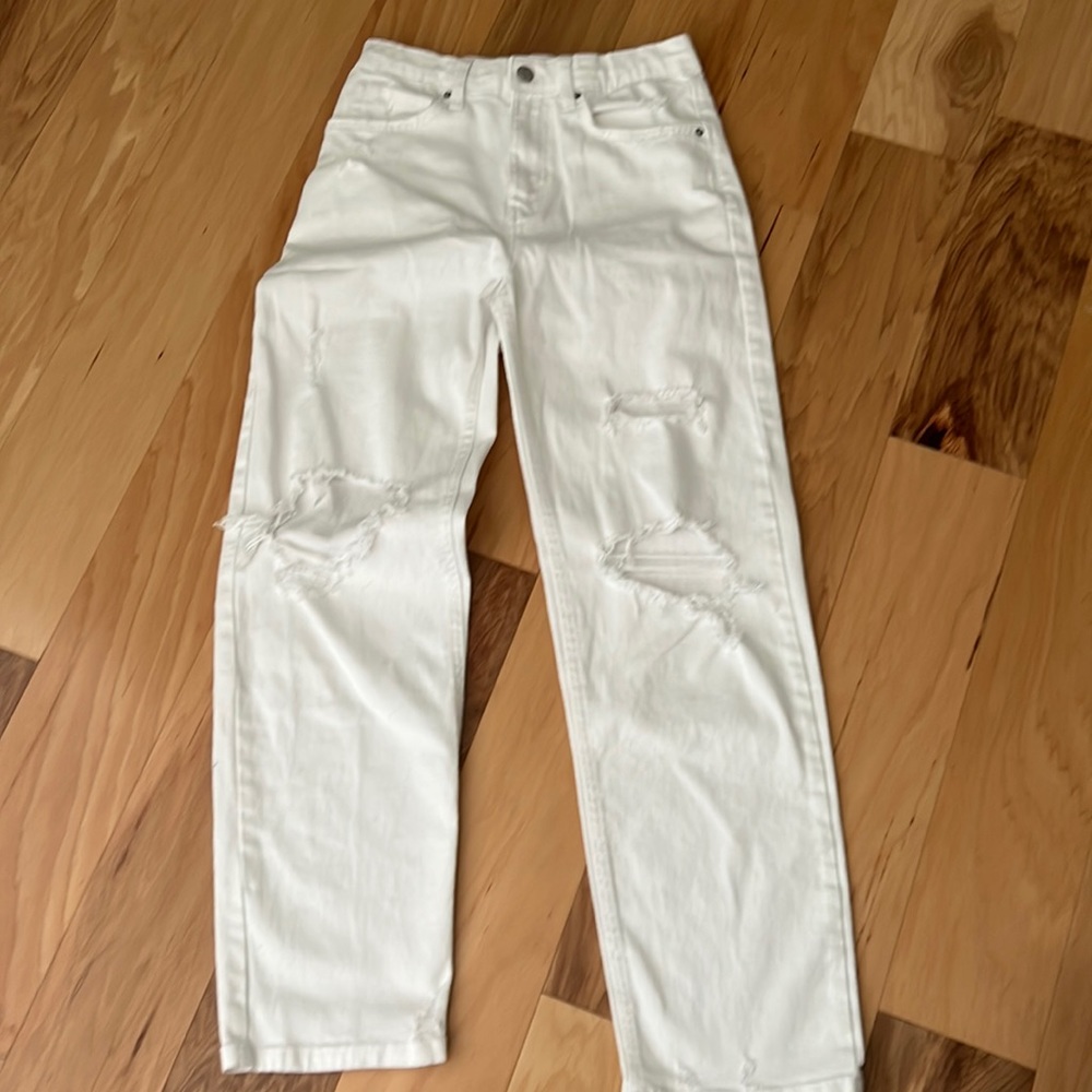 NWOT Wild Fable white distressed jeans - size 2 - boyfriend/baggy fit